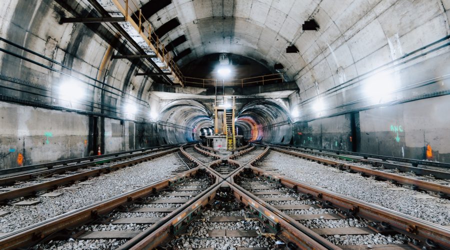 tunel-subterraneo-ferrocarril-ciudad-nueva-york_181624-6332